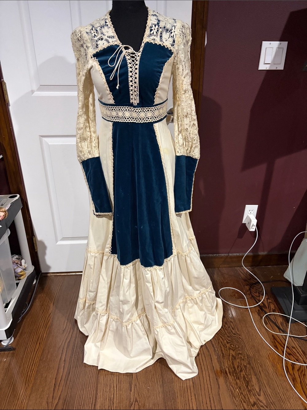 Vtg Gunne Sax cream teal 70s Medival corset lace up maxi princess lace dress